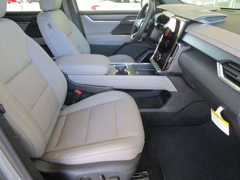 New 2026 GMC Acadia Elevation w/ Elevation Premium Package FWD image 21