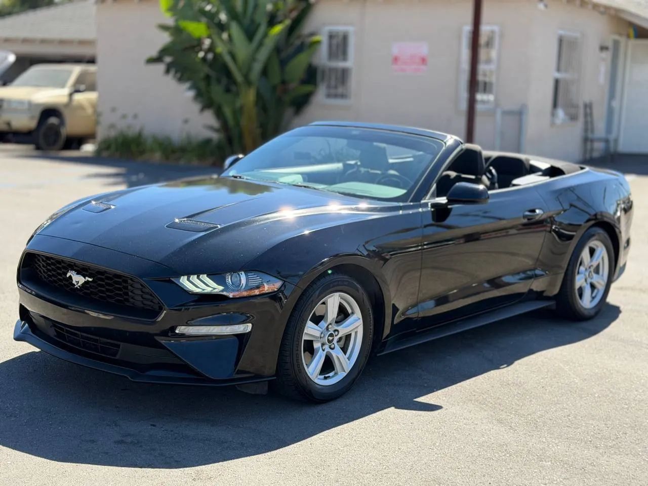 Used 2018 Ford Mustang Convertible RWD image 6