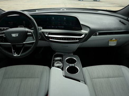 Certified 2024 Cadillac Lyriq Luxury AWD/4WD image 8