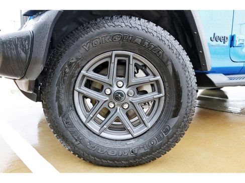 Used 2025 Jeep Wrangler Unlimited Sport AWD/4WD image 28
