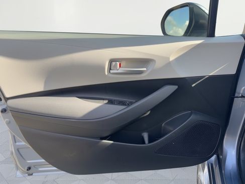 Used 2020 Toyota Corolla LE FWD image 14