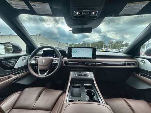 Certified 2025 Lincoln Aviator Reserve w/ Luxury Package RWD image 10