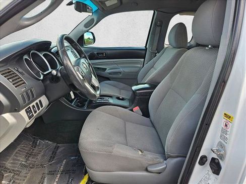 Used 2014 Toyota Tacoma PreRunner w/ Convenience Package RWD image 19