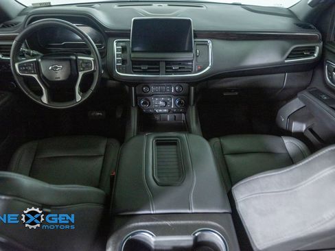 Used 2022 Chevrolet Tahoe Z71 w/ Luxury Package AWD/4WD image 29