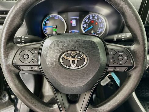 Used 2021 Toyota RAV4 LE AWD/4WD image 15