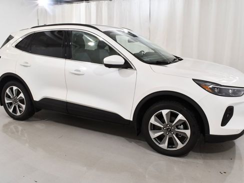 Used 2025 Ford Escape Platinum w/ Premium Technology Package image 5