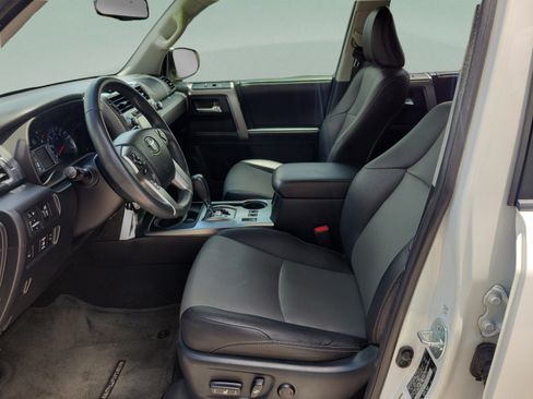 Used 2017 Toyota 4Runner SR5 Premium RWD image 17