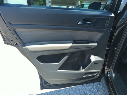 Used 2023 Volkswagen Atlas Cross Sport SE w/ Panoramic Sunroof Package FWD image 29