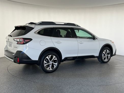 Used 2020 Subaru Outback Touring XT AWD/4WD image 3