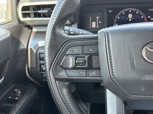 Certified 2025 Toyota Tacoma SR5 AWD/4WD image 16