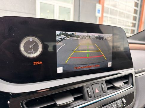 Used 2024 Lexus ES 350 w/ Premium Package FWD image 18