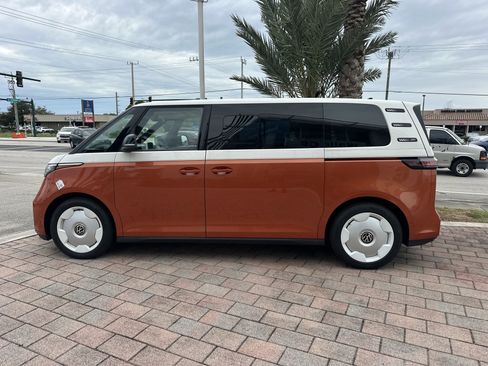 New 2025 Volkswagen ID. Buzz 1st Edition image 5