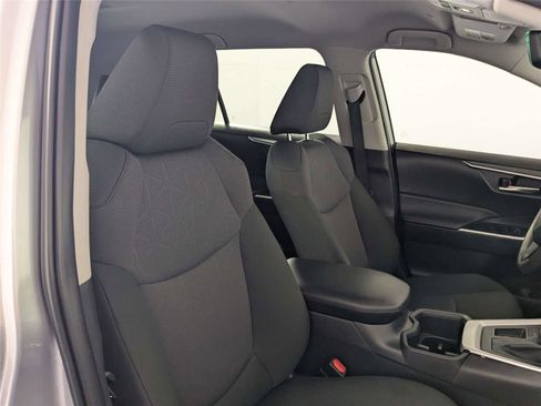 Used 2025 Toyota RAV4 XLE FWD image 32