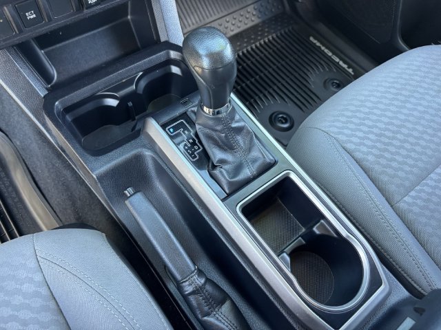 Used 2020 Toyota Tacoma SR5 RWD image 25