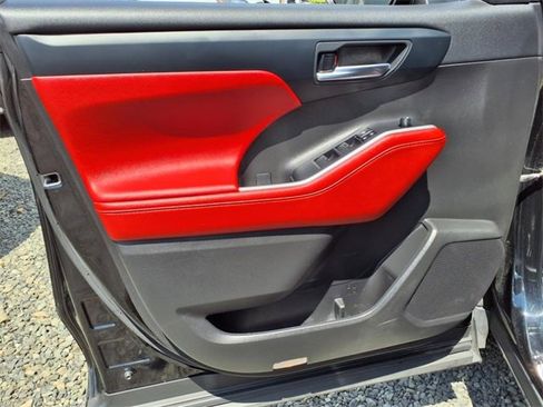 Used 2022 Toyota Highlander XSE image 15