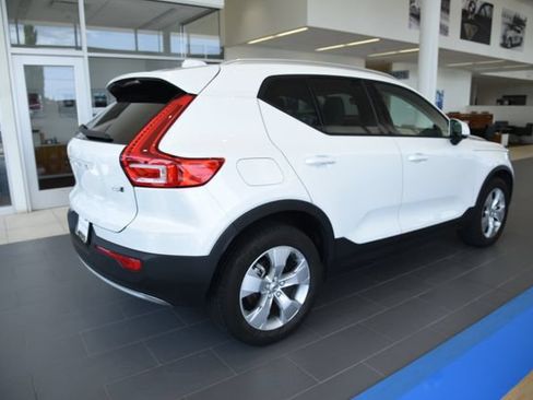 Used 2021 Volvo XC40 T5 Momentum w/ Premium Package AWD/4WD image 4