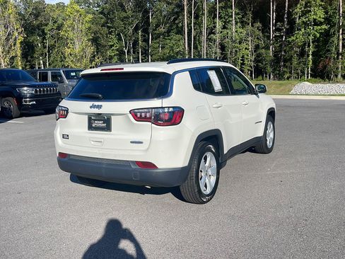Used 2021 Jeep Compass Latitude w/ Sun and Sound Group FWD image 7
