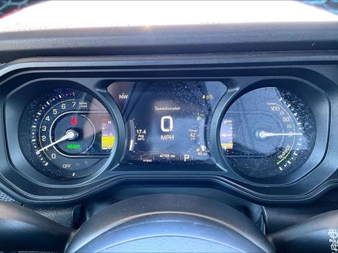 Used 2024 Jeep Wrangler Unlimited Rubicon 4xe AWD/4WD image 13