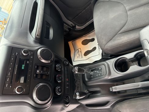 Used 2018 Jeep Wrangler Unlimited Sport S image 15