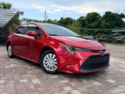 Used 2020 Toyota Corolla LE FWD image 2