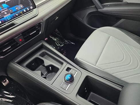 New 2026 Volkswagen Tiguan SE R-Line FWD image 24