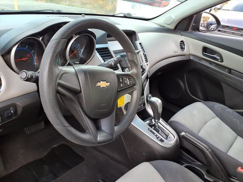 Used 2015 Chevrolet Cruze LS image 13