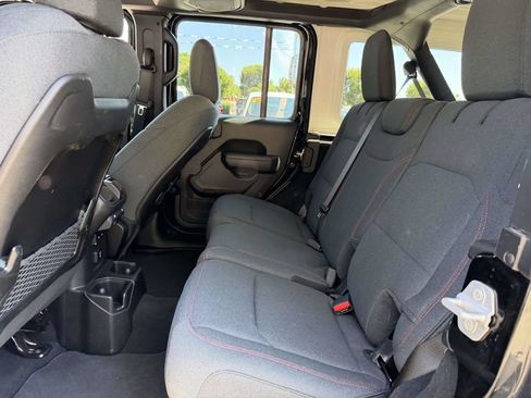 Used 2026 Jeep Wrangler Unlimited Rubicon AWD/4WD image 19