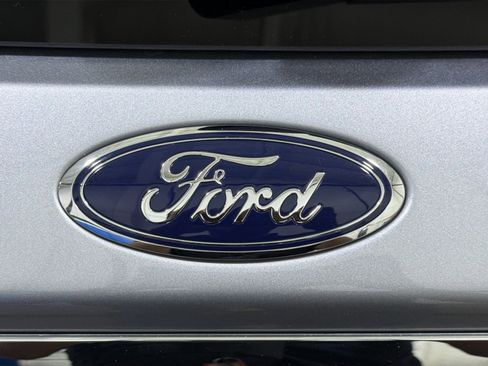 Used 2022 Ford Explorer XLT w/ Class IV Trailer Tow Package AWD/4WD image 19