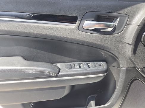 Used 2019 Chrysler 300 S image 23