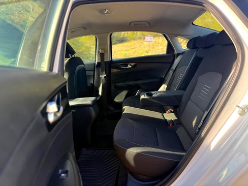 Used 2019 Kia Forte S image 18