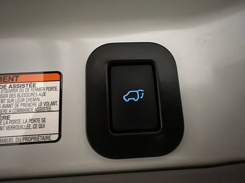 Used 2020 Toyota Sienna XLE w/ XLE Navigation Package AWD/4WD image 23