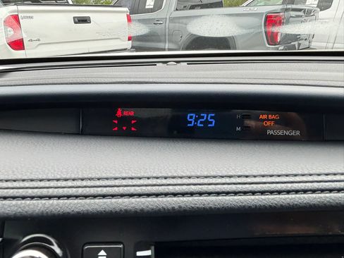 Used 2018 Toyota Highlander XLE image 28