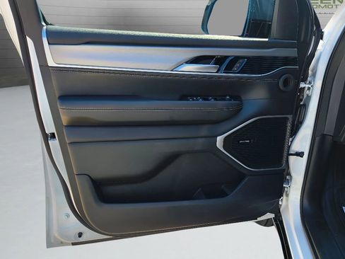 Used 2024 Jeep Wagoneer Series II image 18