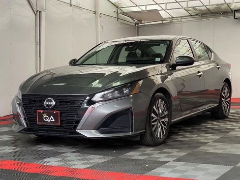 Used 2023 Nissan Altima 2.5 SV image 3