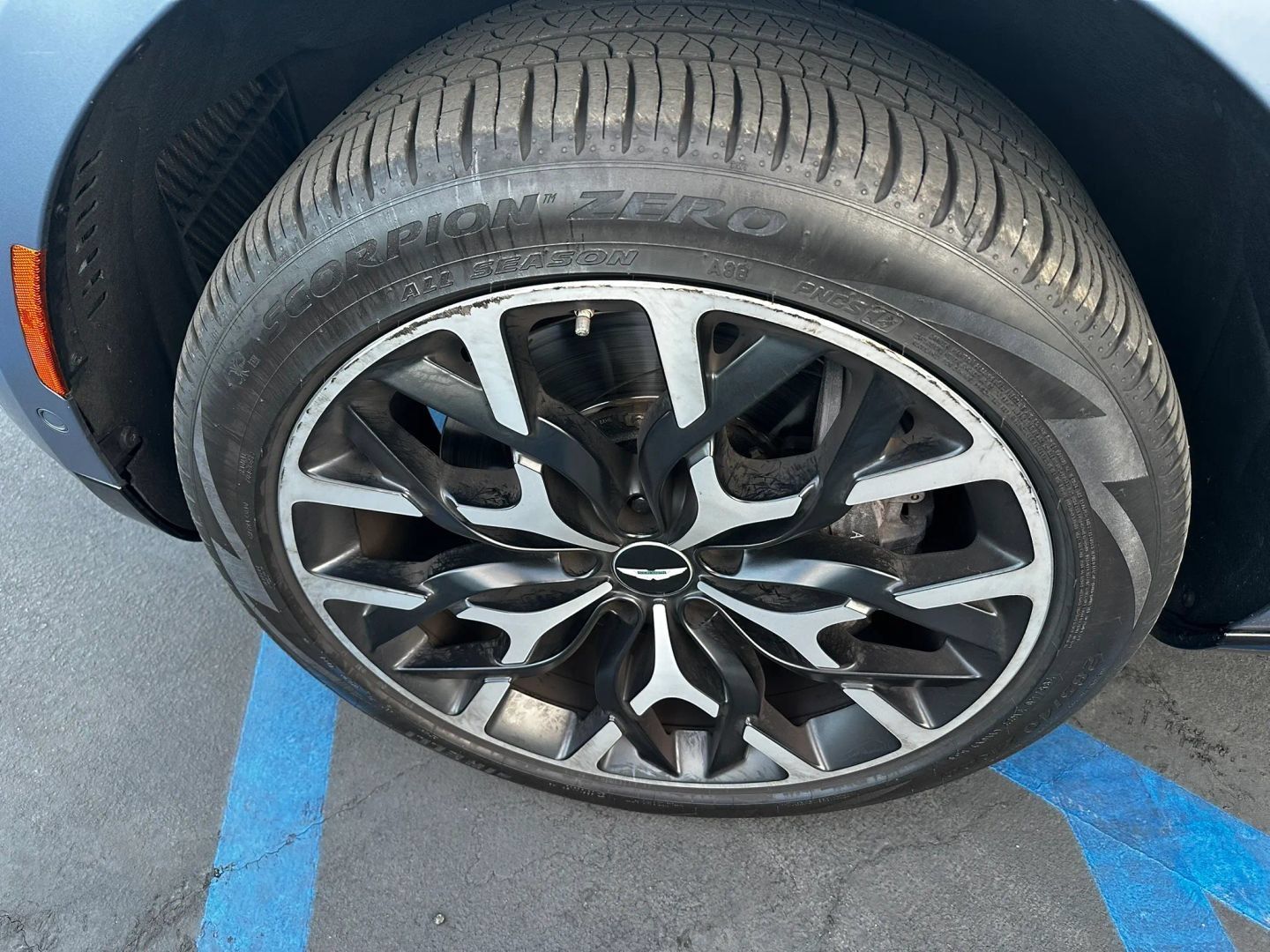 Used 2021 Aston Martin DBX AWD/4WD image 38