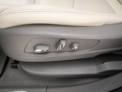 Used 2017 Cadillac XT5 Luxury w/ Driver Awareness Package image 9