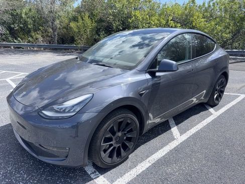 Used 2021 Tesla Model Y Long Range image 1