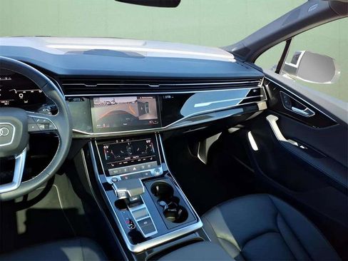 Used 2025 Audi Q7 3.0T Premium Plus image 11