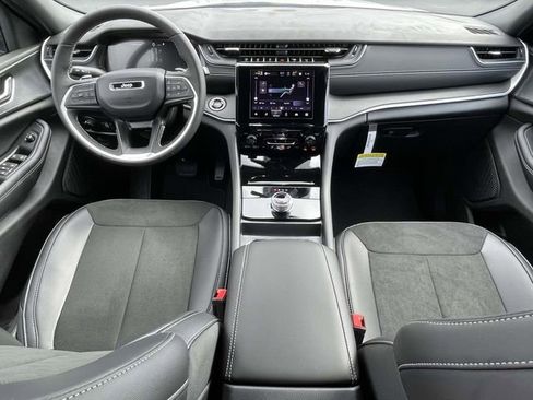 New 2025 Jeep Grand Cherokee Altitude RWD image 12