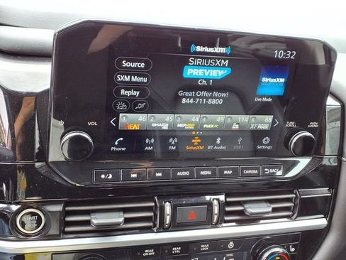 Used 2024 Nissan Pathfinder SL FWD image 5
