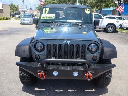 Used 2017 Jeep Wrangler Unlimited Rubicon w/ Connectivity Group AWD/4WD image 8