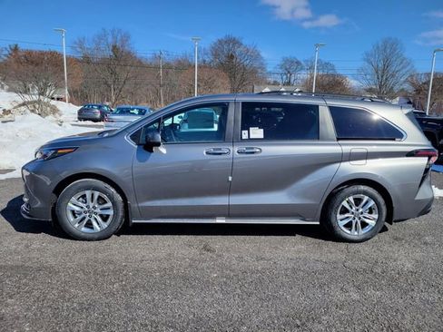 New 2026 Toyota Sienna XLE AWD/4WD image 9