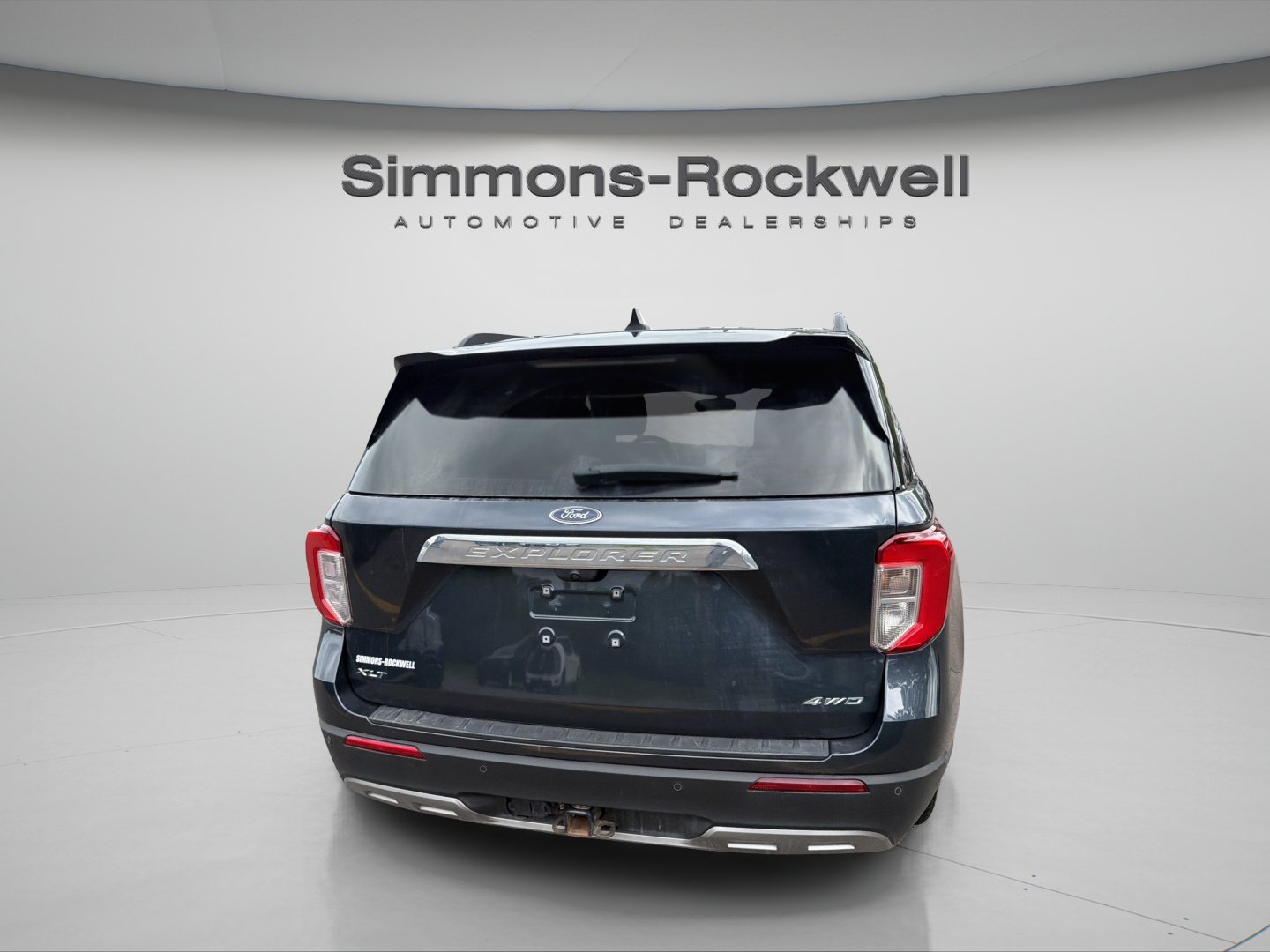 Used 2023 Ford Explorer XLT w/ Equipment Group 202A AWD/4WD image 4