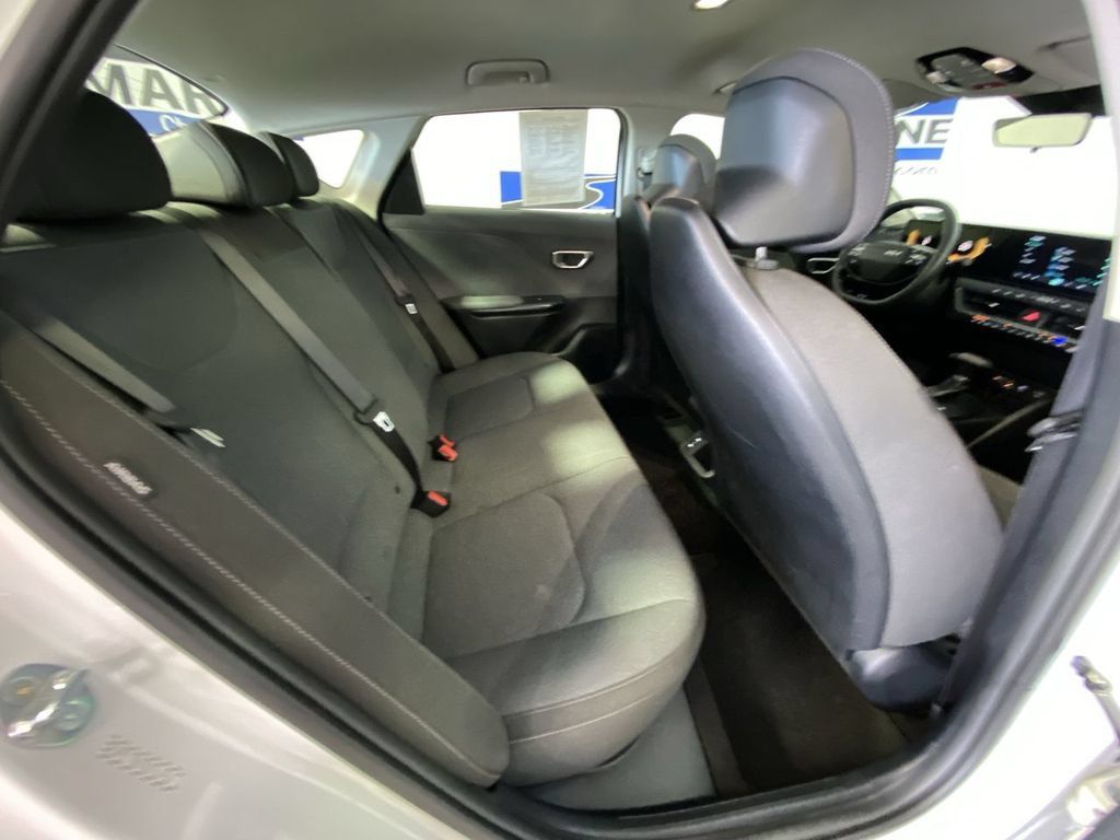 Used 2025 Kia K4 FWD image 31