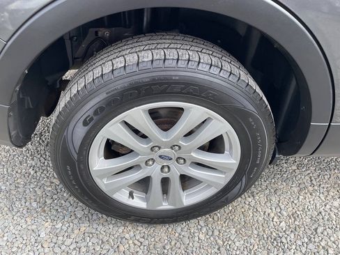 Used 2018 Ford Explorer XLT AWD/4WD image 32