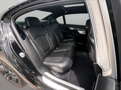 Used 2021 BMW M760i xDrive w/ Luxury Rear Seating Package AWD/4WD image 19