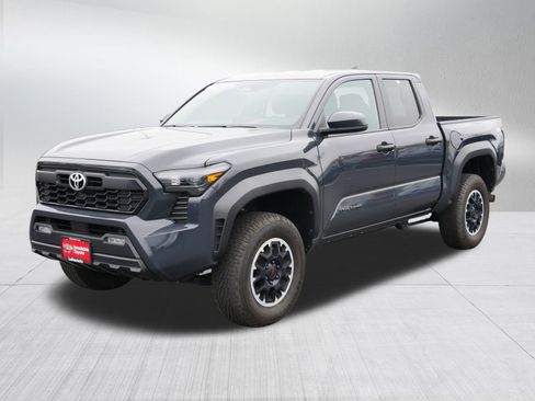 Used 2024 Toyota Tacoma TRD Off-Road image 3