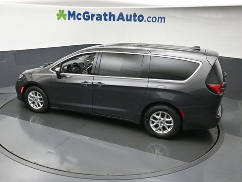 Used 2023 Chrysler Pacifica Touring-L FWD image 32