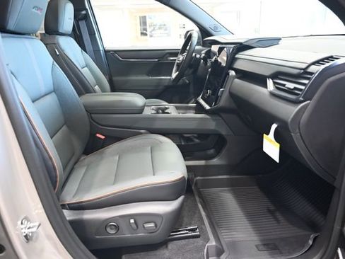 New 2026 GMC Acadia AT4 w/ Luxury Package AWD/4WD image 10