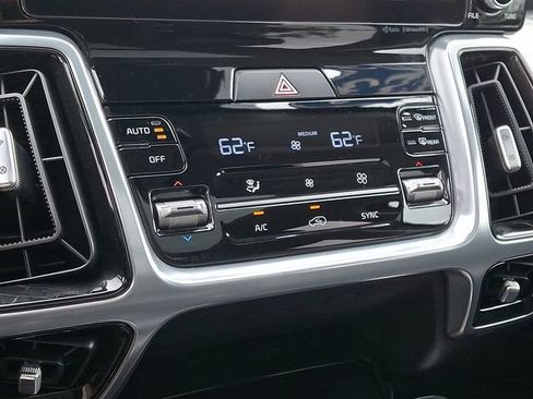 Used 2023 Kia Sorento SX AWD/4WD image 18